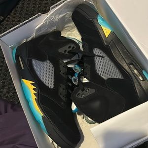 Retro Jordan’s Aqua 5’s